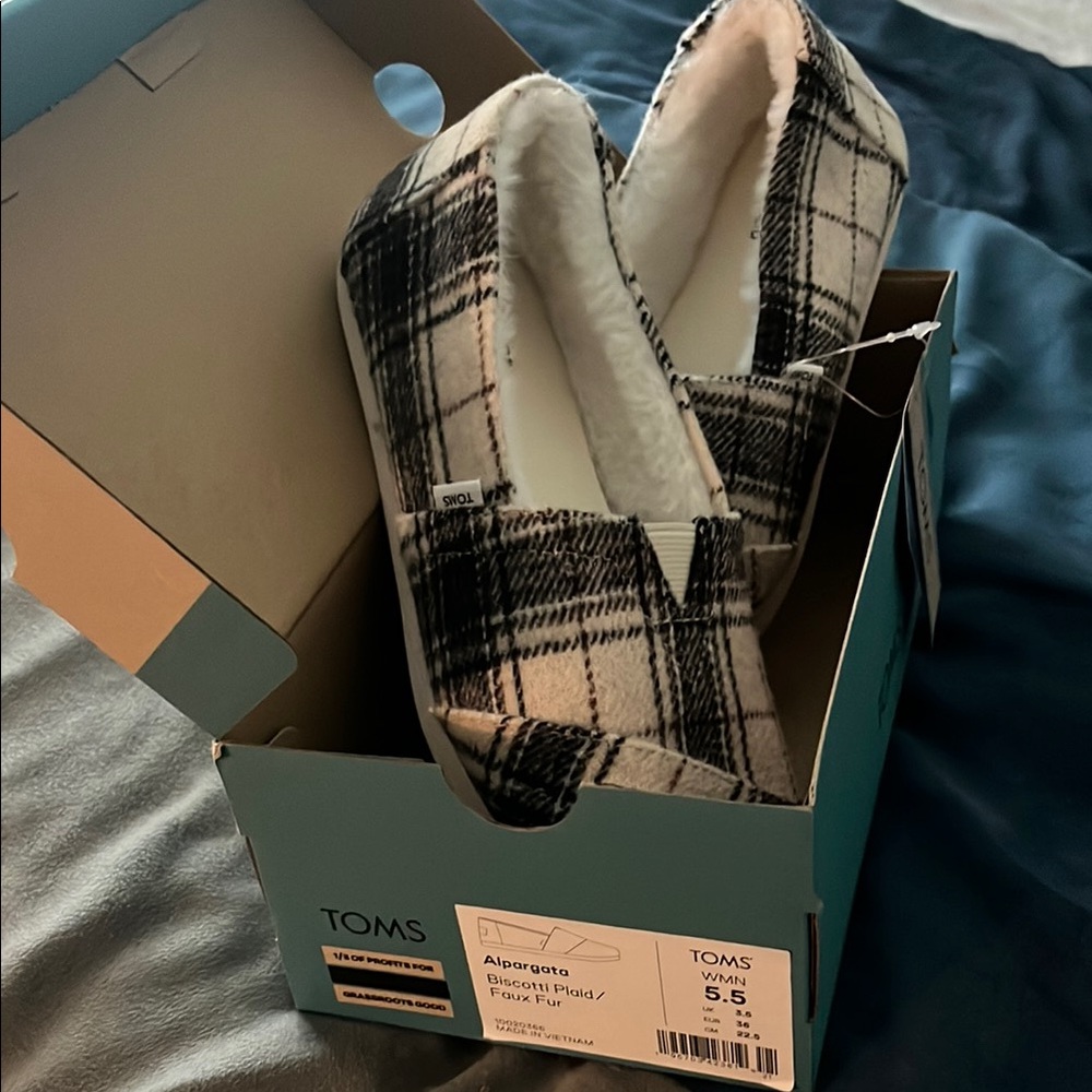TOMS Women's Plaid Slippers
